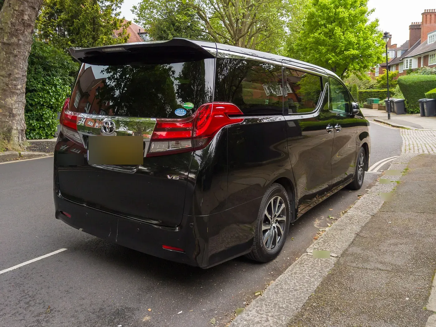 Toyota Alphard — Attitude Black