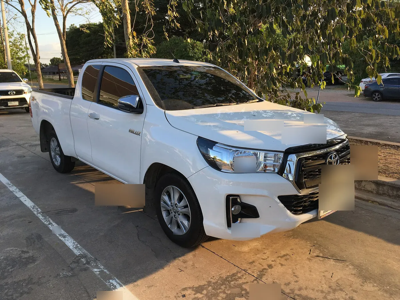 Toyota Hilux — Pearl White