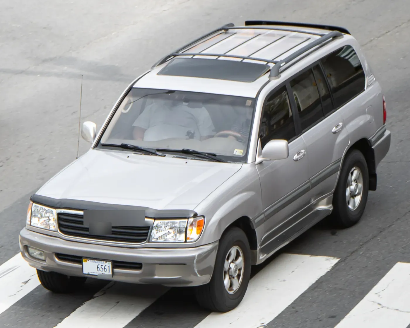 Toyota Land Cruiser 100-series in beige