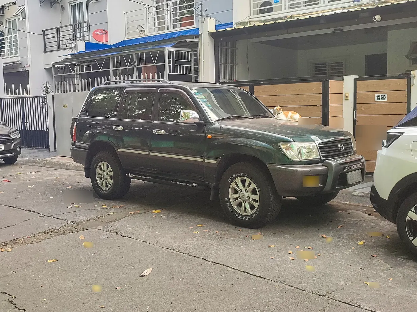 Land Cruiser 100 — Silver Metallic