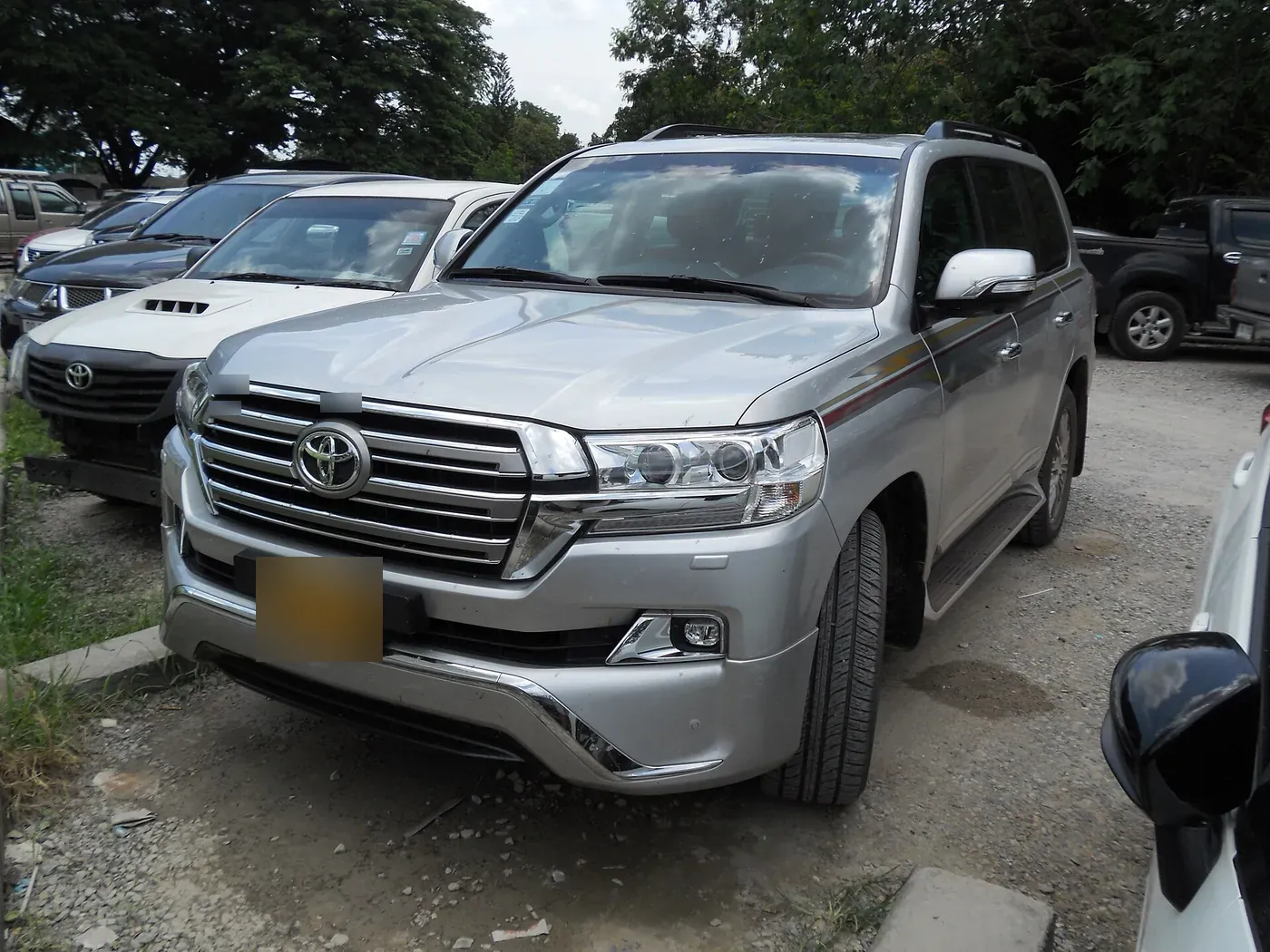 Land Cruiser 200 — Silver Metallic