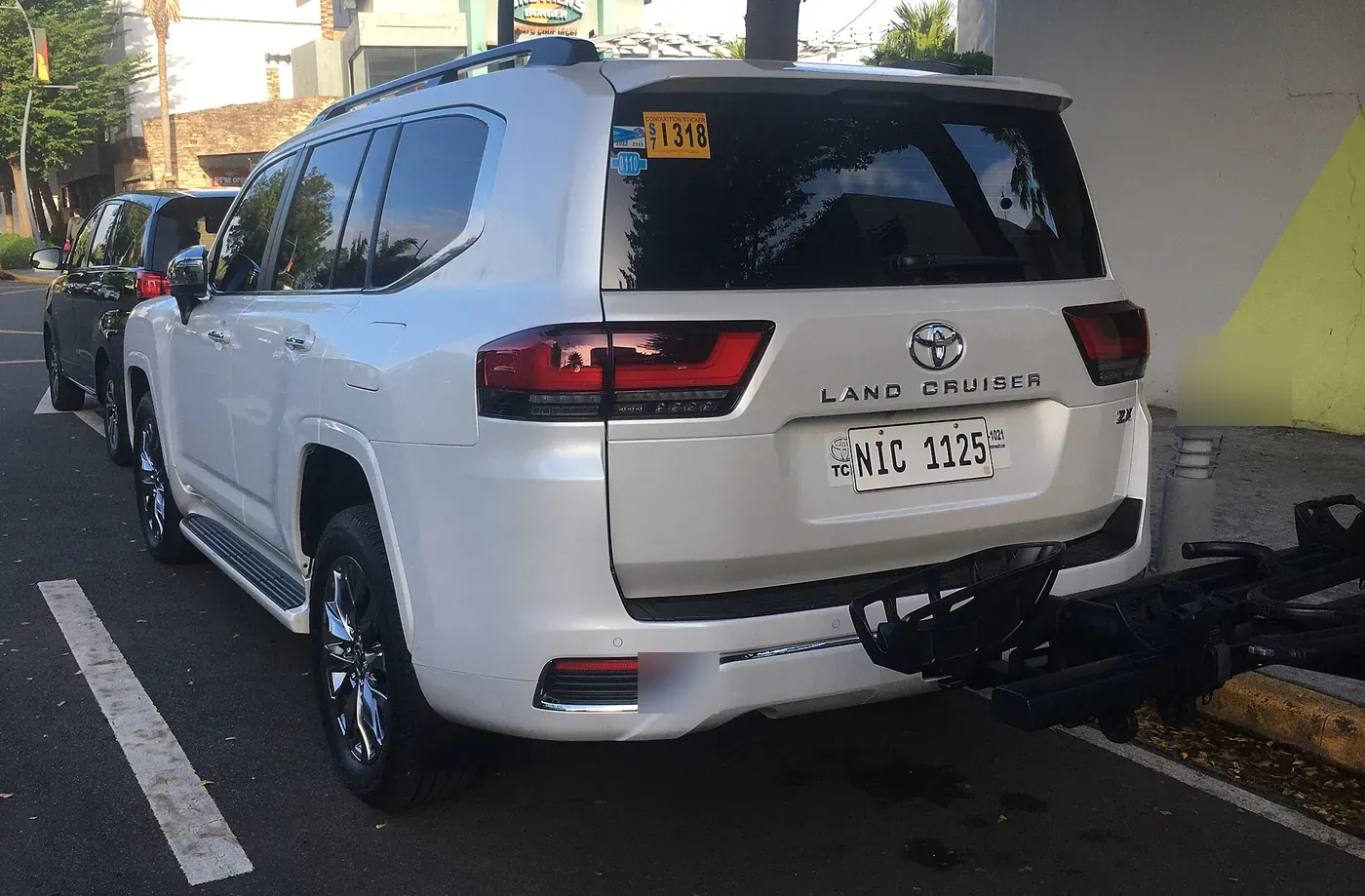Land Cruiser 300 — Silver Metallic