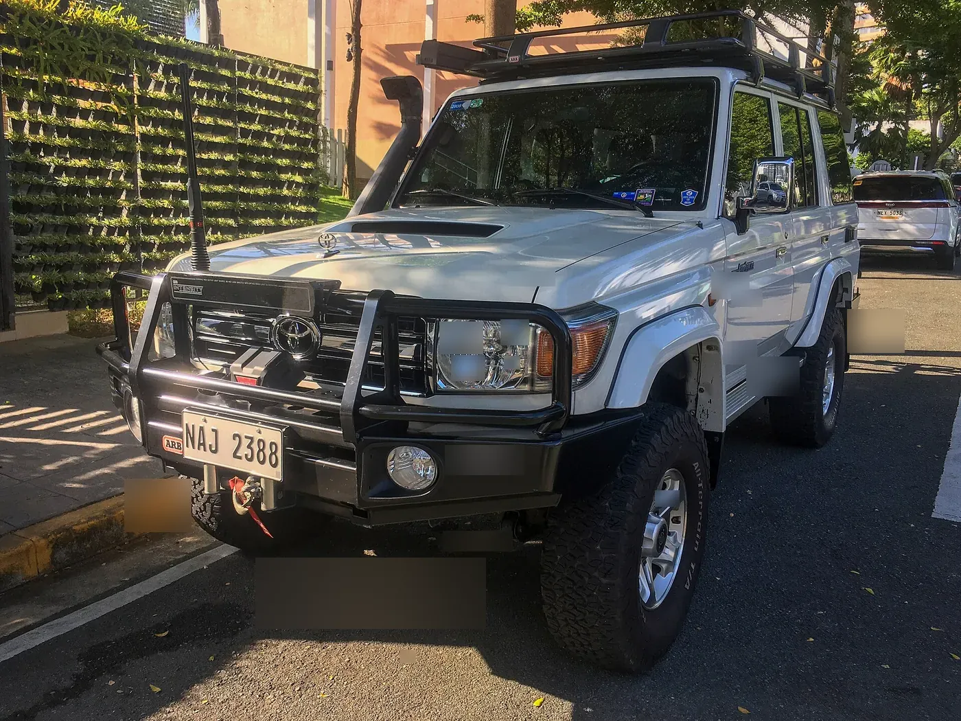 Land Cruiser 70 — Silver Metallic