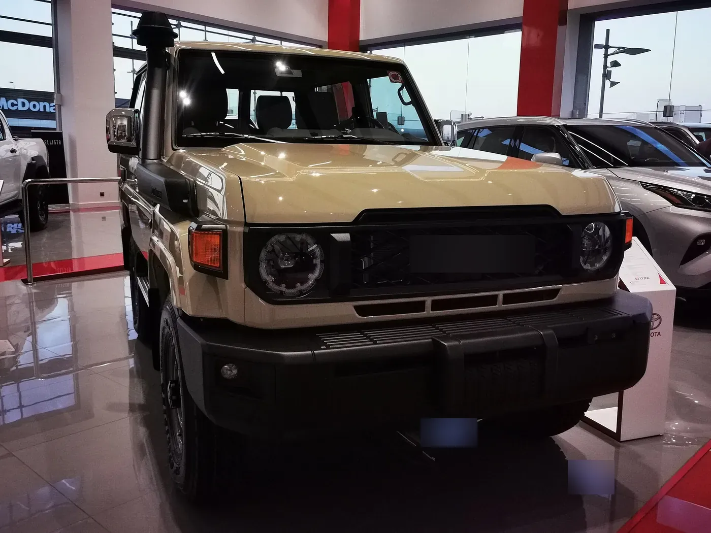 Land Cruiser 70 — Beige Sand