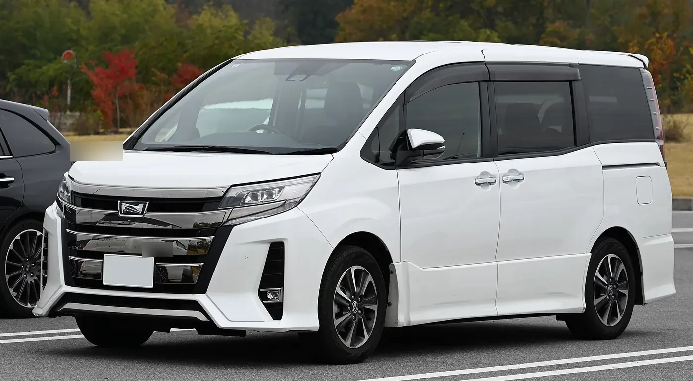 Toyota Noah — Pearl White