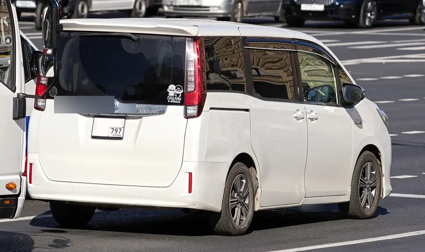 Toyota Noah people carrier in white