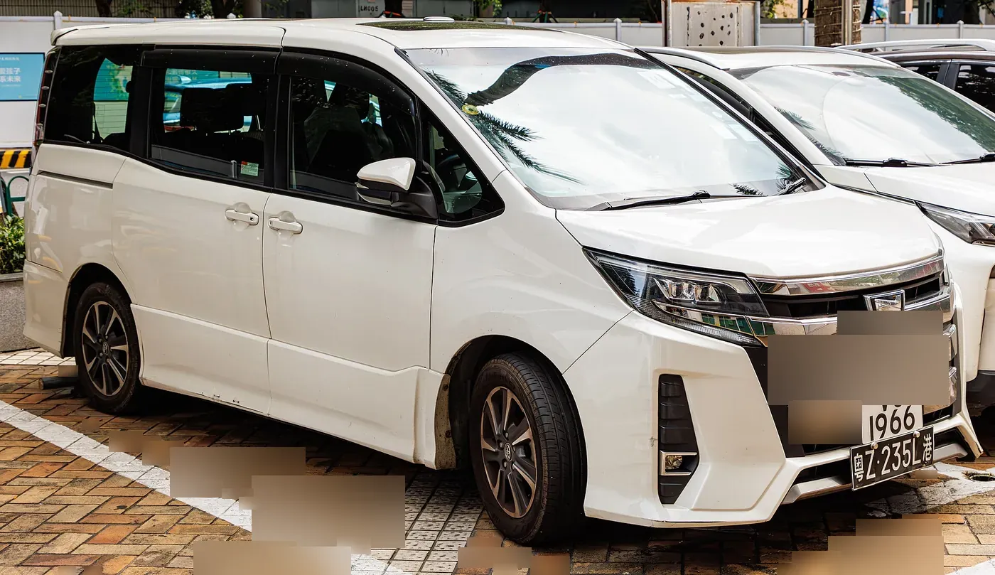 Toyota Noah — Pearl White