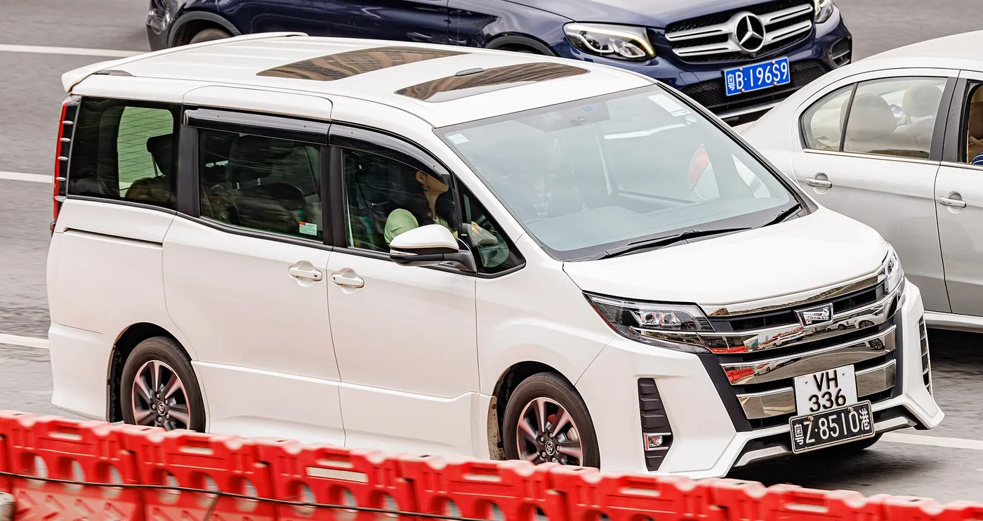 Toyota Noah people carrier in white