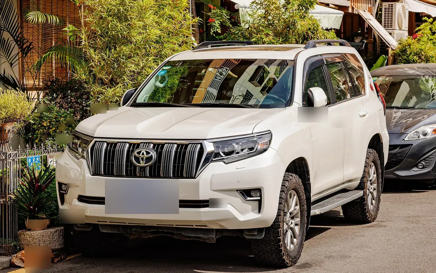 Toyota Land Cruiser Prado 150-series in white
