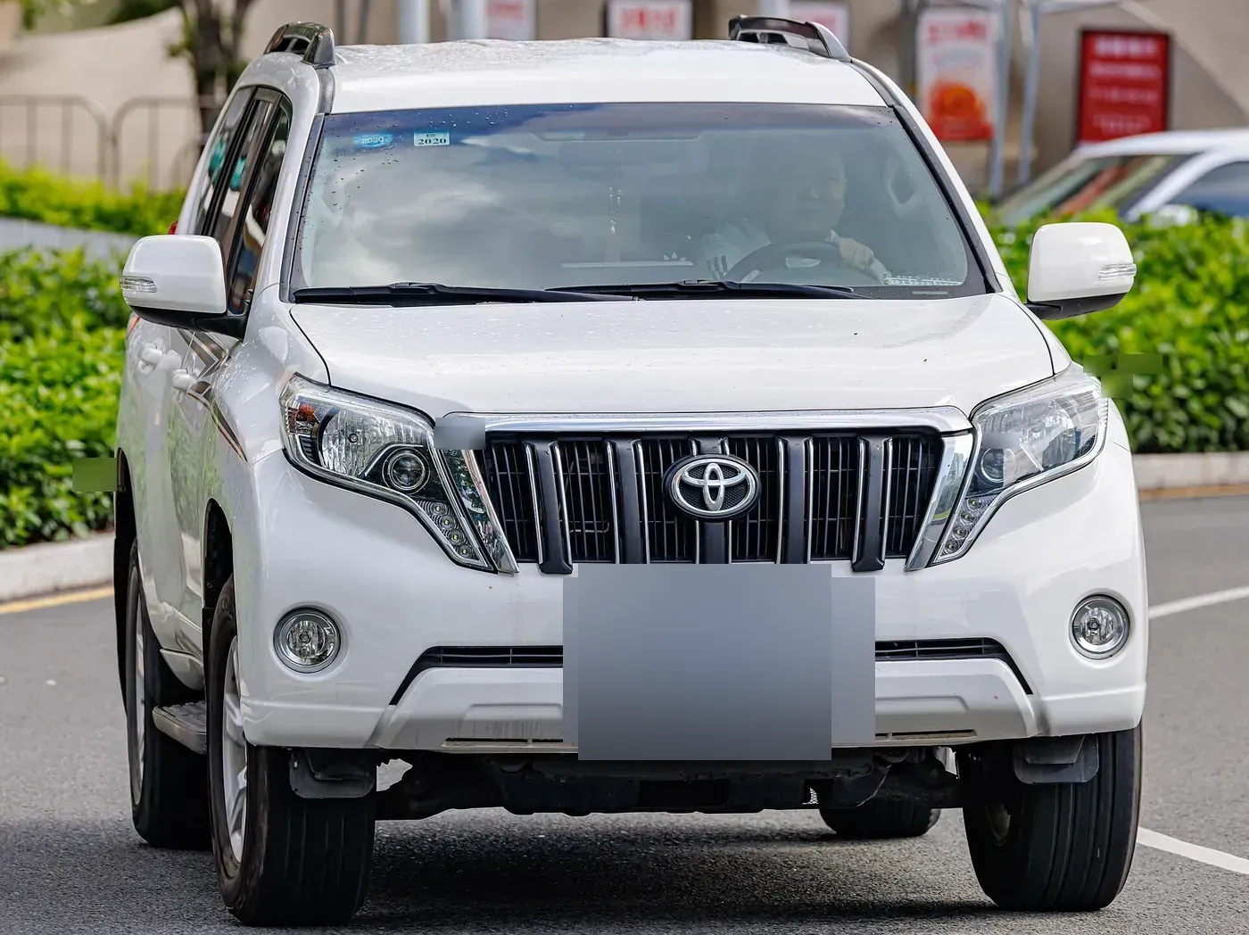 Toyota Land Cruiser Prado 150-series in white