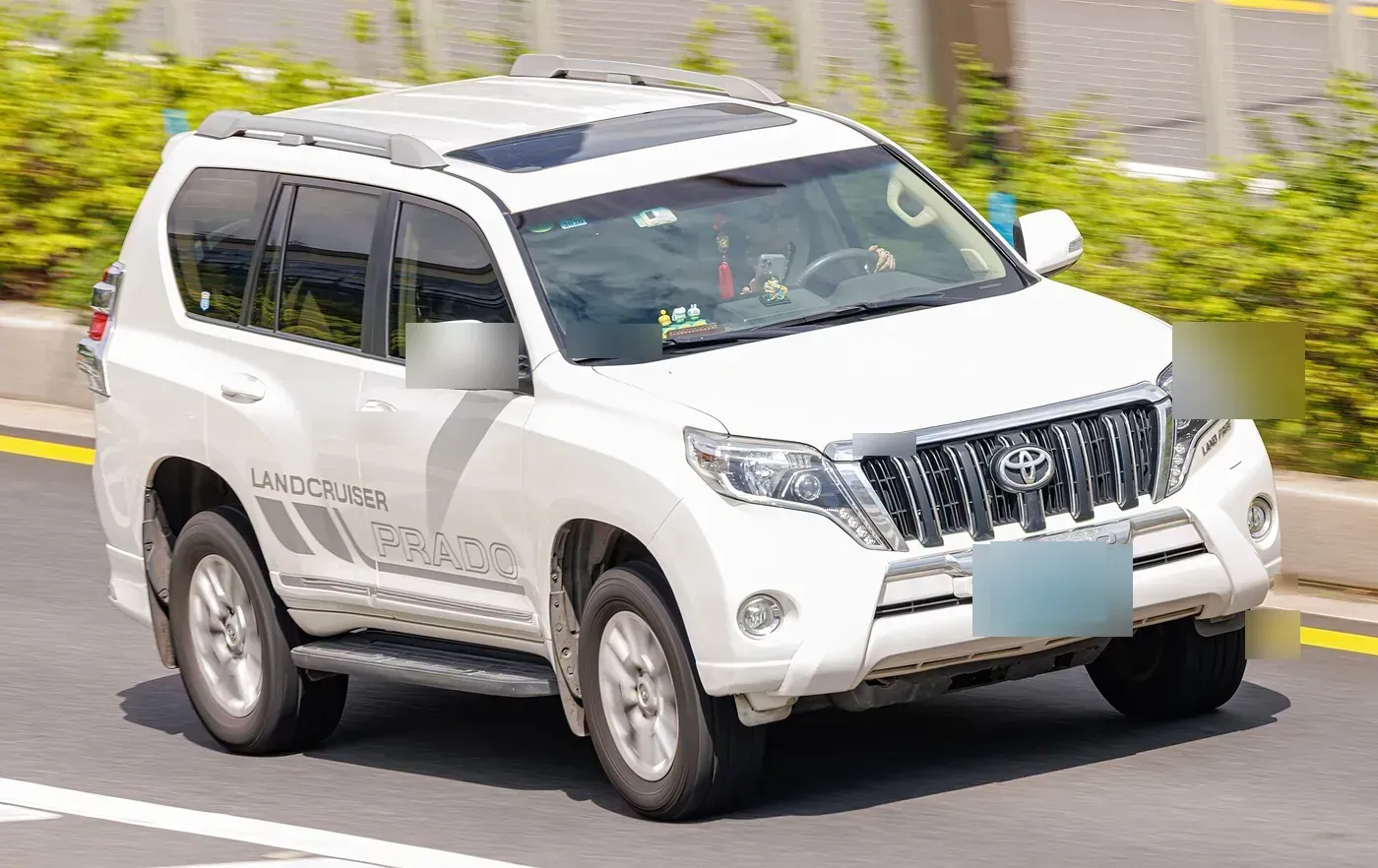 Toyota Land Cruiser Prado 150-series in white