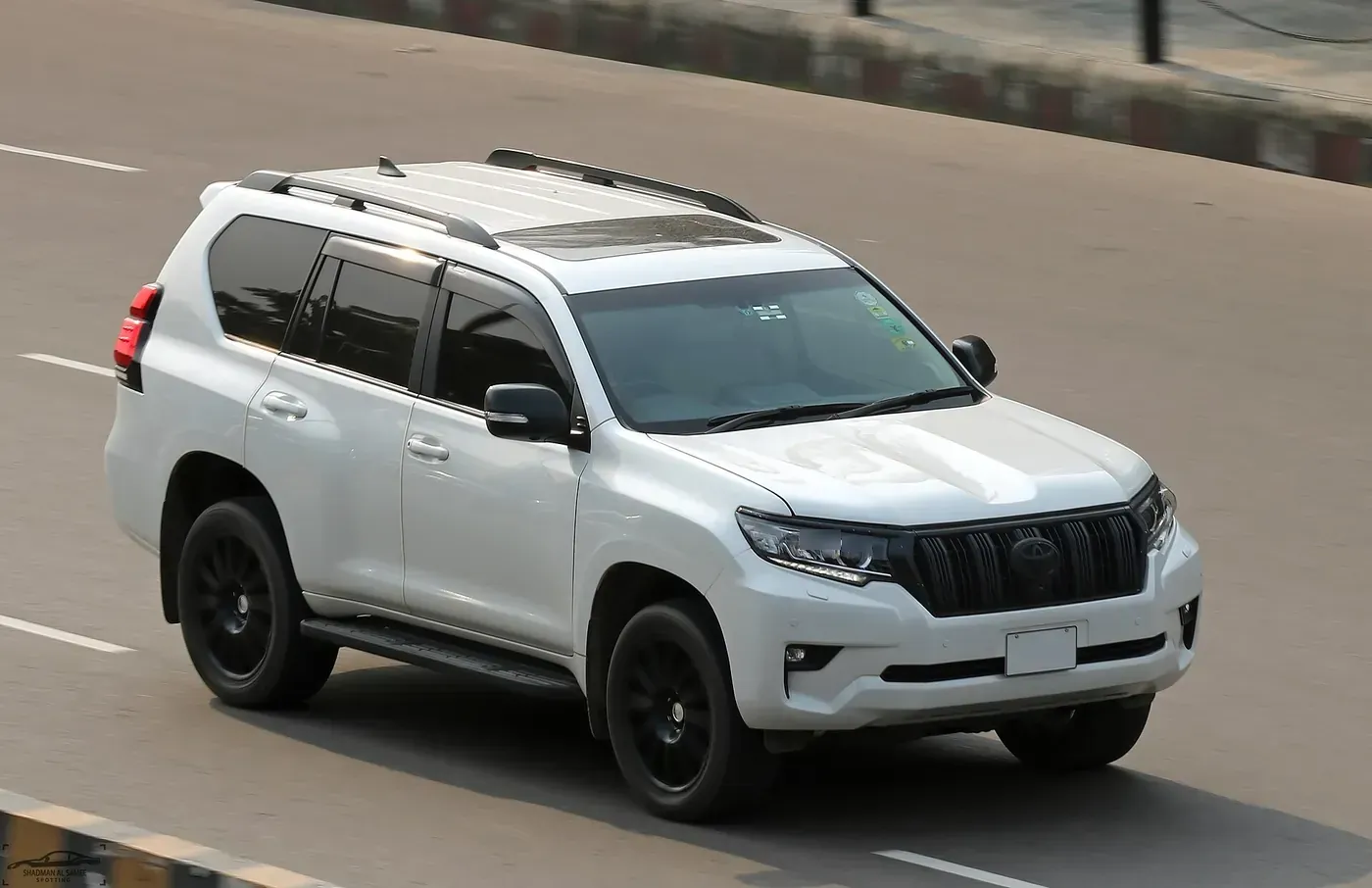 Toyota Land Cruiser Prado 150-series in white