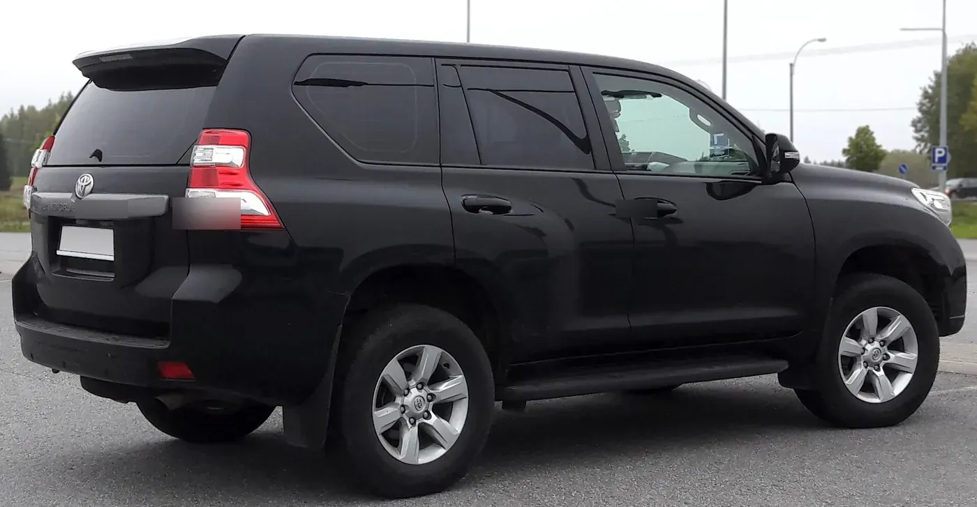 Land Cruiser Prado — Attitude Black
