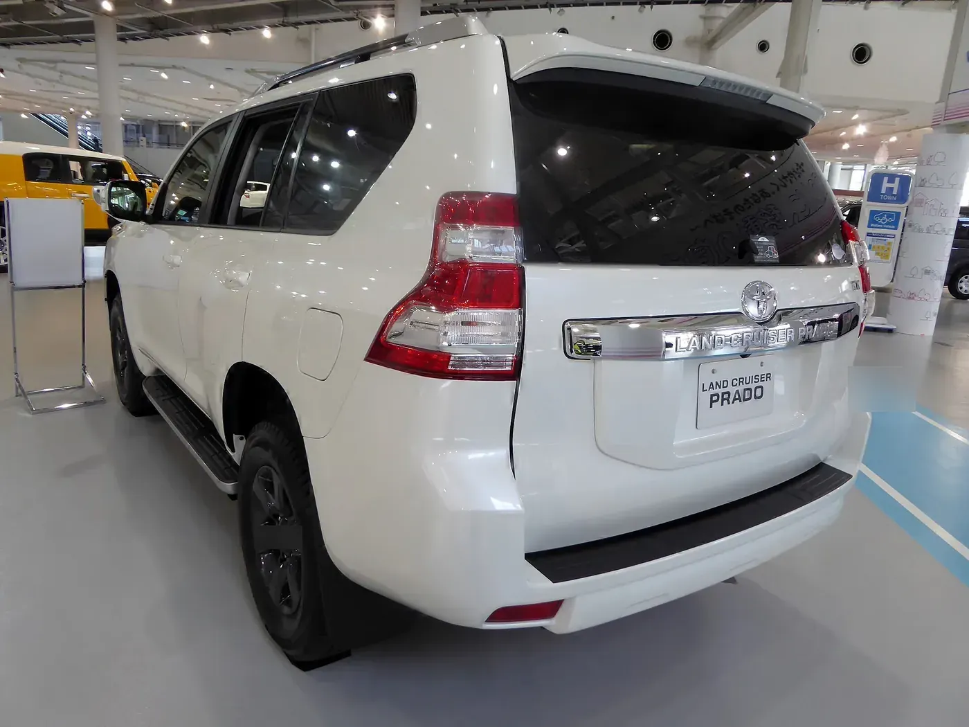 Toyota Land Cruiser Prado 150-series in white