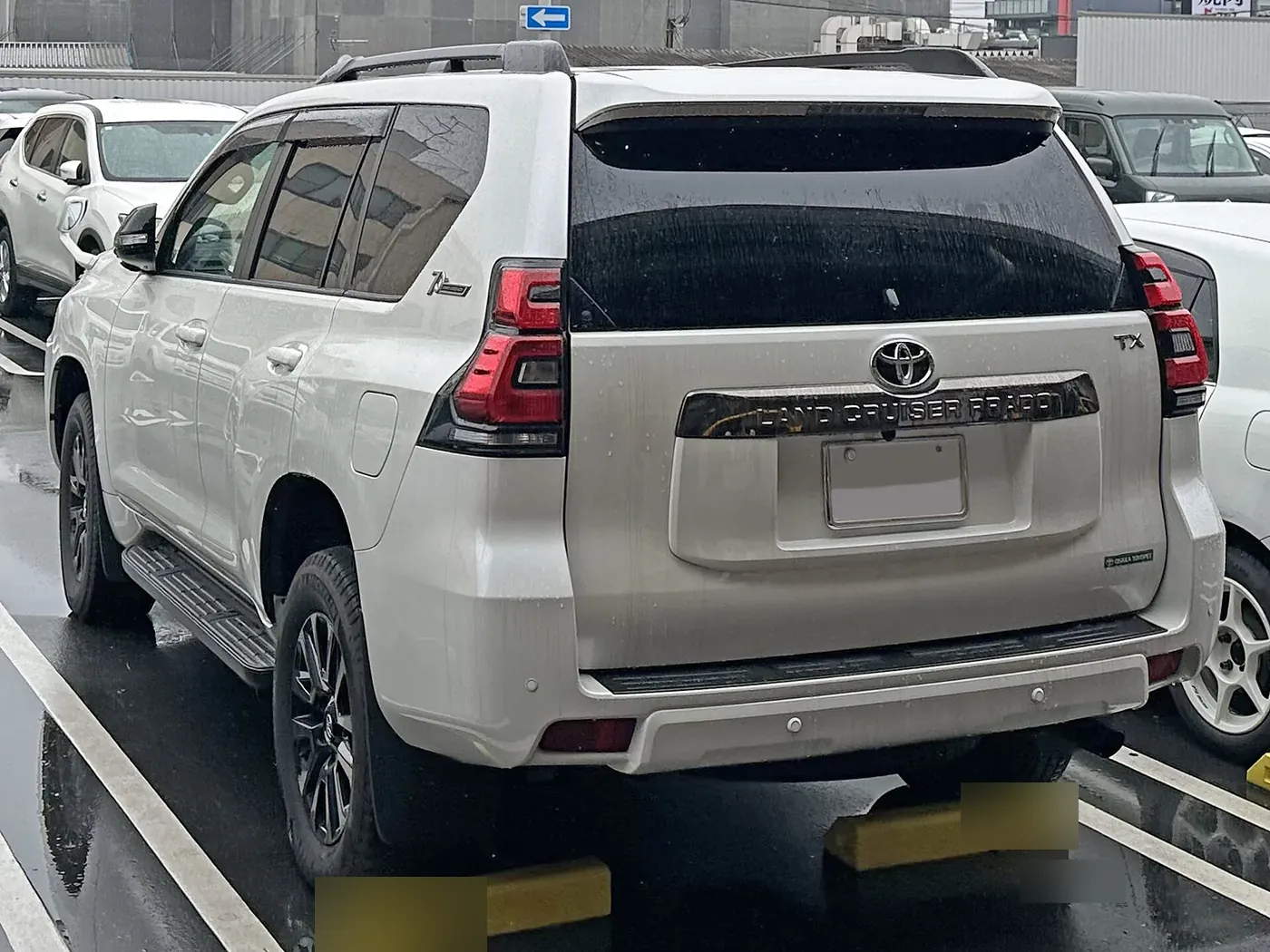 Toyota Land Cruiser Prado 150-series in white