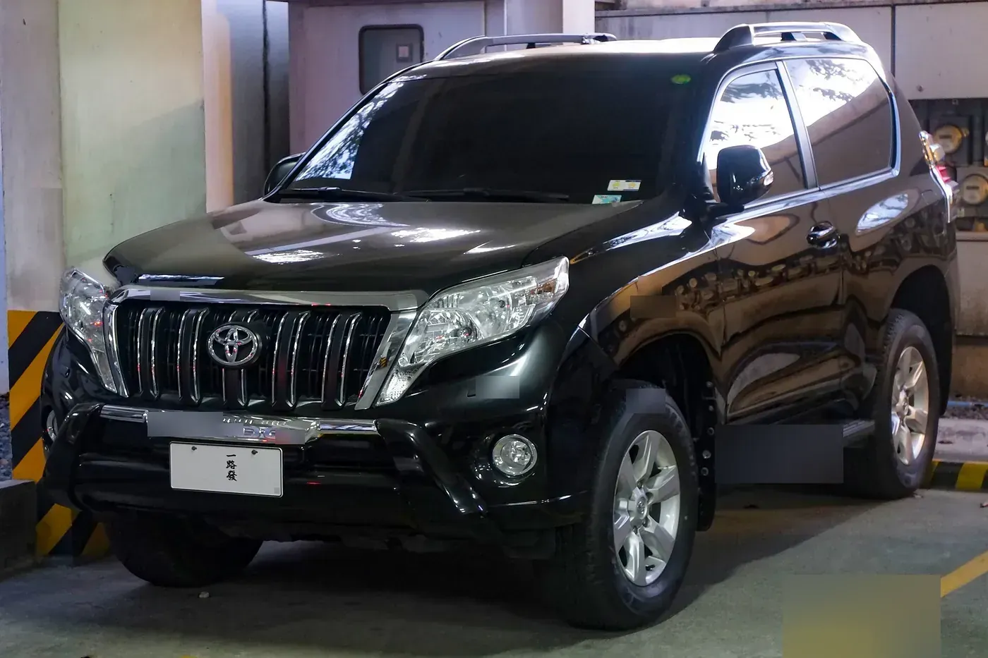 Toyota Land Cruiser Prado 150-series in black