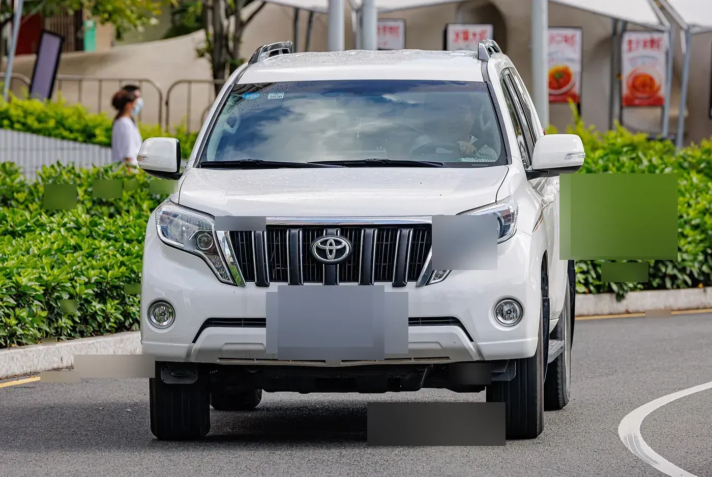 Toyota Land Cruiser Prado 150-series in white