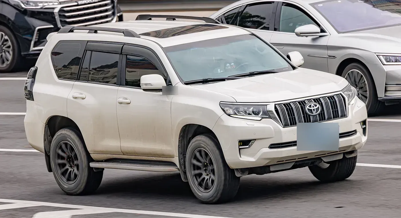 Toyota Land Cruiser Prado 150-series in white