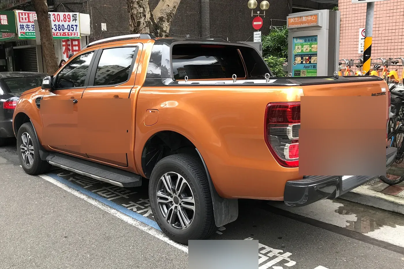 Ford Ranger double-cab pick-up in silver
